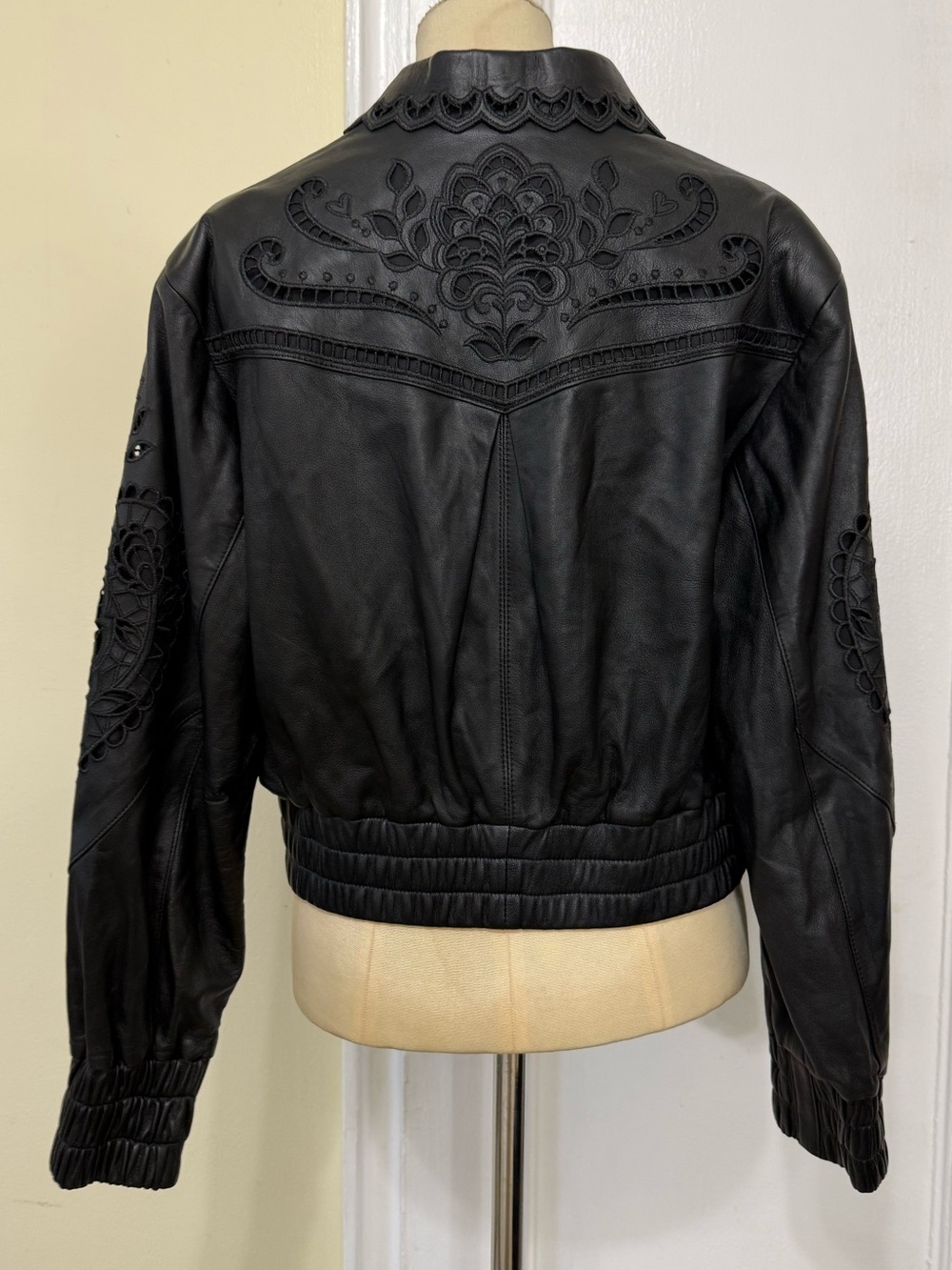 Farm Rio
Black Richelieu Heart Leather Jacket - Picture 6 of 16